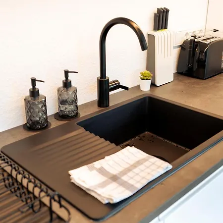 River Lux Loft - 5min To Hbf Apartment